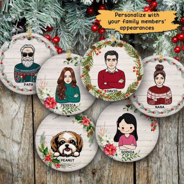 Ornament Family Member Christmas Wreath Personalized Circle Ornament Ceramic / Pack 1